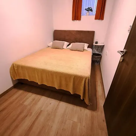 Augustina Apartment *
