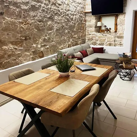 Augustina شقة روفينج